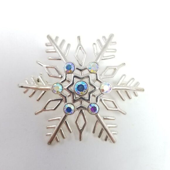 Vintage Rhinestone Snowflake Brooch, Silver Tone, Winter Snow Lapel Pin - Picture 2 of 6